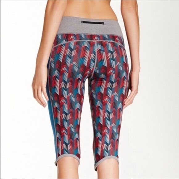 ✨Rio Run Solar Crop Leggings ✨ - Picture 8 of 10